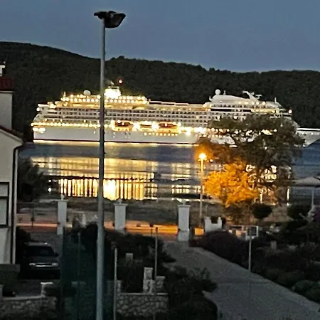 Americana Διαμέρισμα *